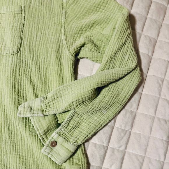 Linen Light Green Button-Up Shirt - Picture 3 of 3